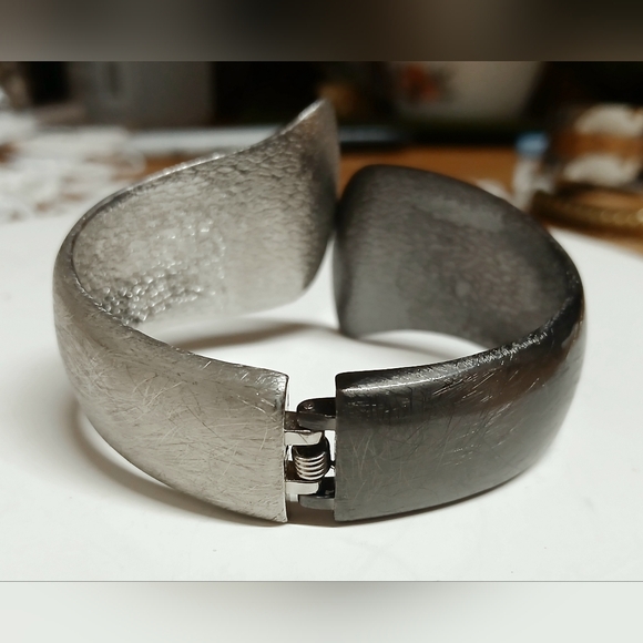 Two Tone Silver and Black Costume Jewelry Bracelet - Picture 6 of 6